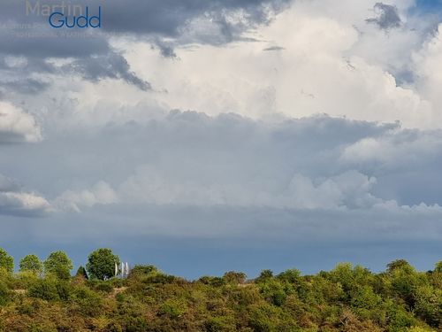 Ac cbgen im seitlichen Bereich voll entwickelter Cumulonimben / Ac cbgen at the flank of fully developed Cumulonimbus clouds.