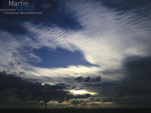 Dünner Ac undulatus (wird oft mit Cirrocumulus verwechselt) / Thin Ac undulatus (often confused with Cirrocumulus)